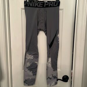 Nike compression leggings for sports